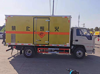 畅好乡爆破器材运输车技术升级与安全合规新趋势